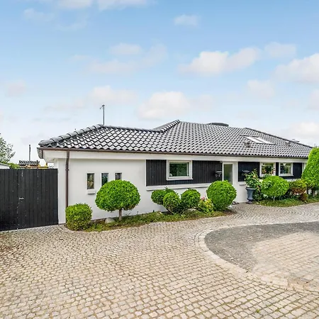 Holiday home 4 Bedroom In